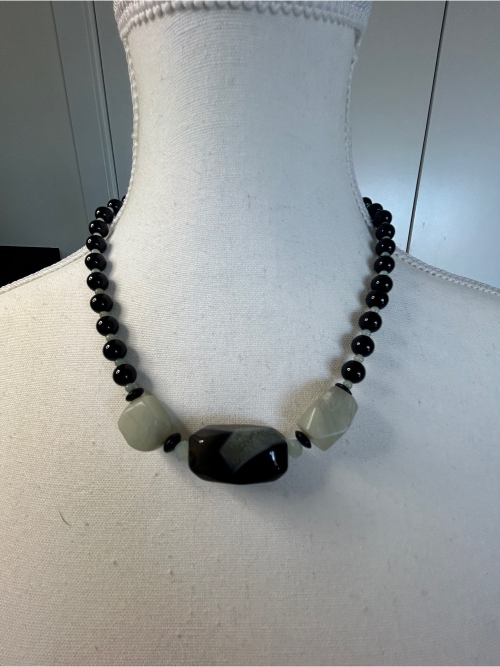 NIB Genuine Black Onyx and Green/Black Agate Necklace